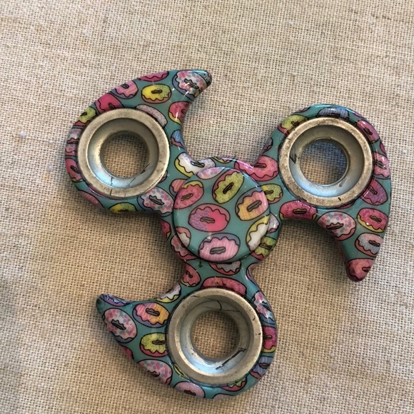 Fidget spinner with donuts printed on it. - Picture 1 of 2